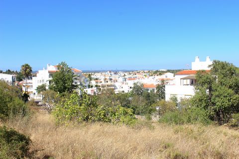 Plot of land with approval for the construction of 8 apartments of one and two bedrooms, and parking in the basement. In the center of Ferragudo, a few minutes from the beach. Book your visit now! Heating Comfort and leisure