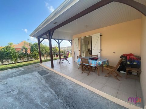 MPI Immo offers you in EXCLUSIVITY at Le Diamant this single storey family villa of type F4. In a quiet residential development, it is ideally located, close to amenities and roads, and enjoys an unobstructed view of the countryside and the Morne Lar...