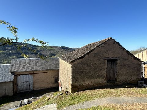 Opportunity to seize: House to renovate of approximately 130m², with garage and outbuilding, 15km from Réquista and all services and shops, perched in a small quiet hamlet in the Tarn Valley. The property is sold with 2 non-adjoining plots of land: 1...