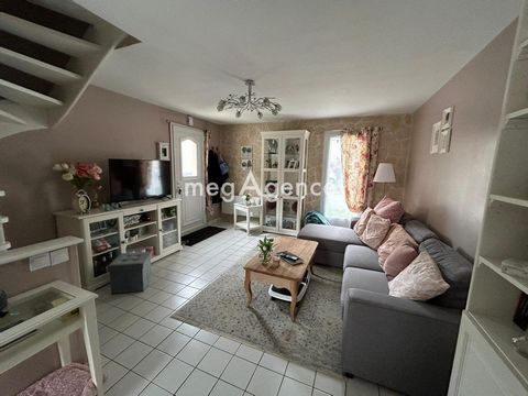 House of 61 m2 habitable in a quiet environment, near the town center of Châtellerault. It is located in a secure condominium with barrier and parking. It consists of a modern fitted kitchen opening onto a bright living room with direct access to the...