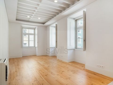 Located in the heart of Lisbon's historic centre, between Baixa and Chiado, this magnificent one-bedroom flat with high-quality finishes is a true treasure of Pombaline architecture, completely rebuilt from scratch to provide maximum comfort and refi...