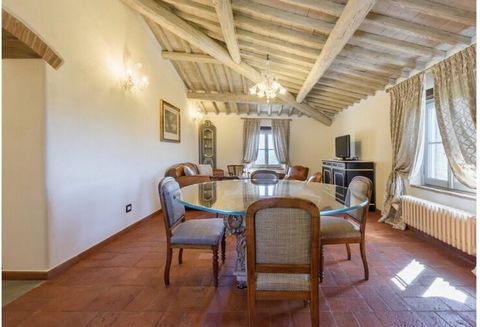 Stunning villa with pool and spa, located in a panoramic position among the Chianti hills, halfway between Florence and Siena.