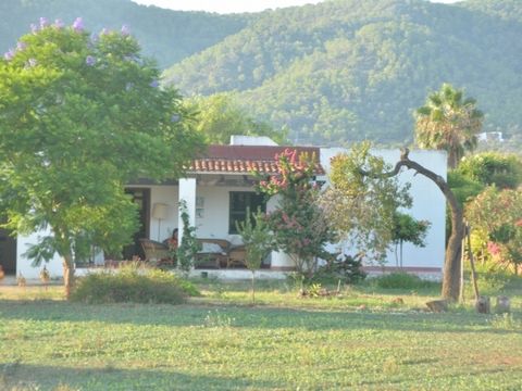 Beautiful Rustic Finca on a plot of 13.000 m2 located a very quiet location in between Can Tomas and Can Guillamo. The finca built 130 m2 has 3 bedrooms and 2 bathrooms and an extra room. The living room is large and the kitchen is independent and ha...