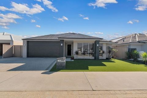 On offer here in the highly sought after, ever growing suburb of Karnup is this stunning, modern, well maintained, beautifully designed family sized home situated on a generous 510 square metre block! Built in just 2018 this property is practically n...