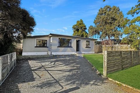 Low Maintenance, Modern, Cosy, Easy-Care, Close to Town and located on a lovely quiet treelined dead-end street. • Renovated Interior which includes a Kitchen, Bathroom and Laundry Upgrade. • Open Plan Living, Heat Pump.  • 2 Double Bedrooms. • Cover...