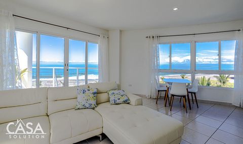 Po wejściu do tego pięknego apartamentu przy plaży położonego w La Barqueta, Las Olas, Chiriqui condo, zostaniesz powitany przez salon i jadalnię z pięknym widokiem na ocean. Balkon ze szklanymi i białymi metalowymi balustradami stanowi doskonały pun...