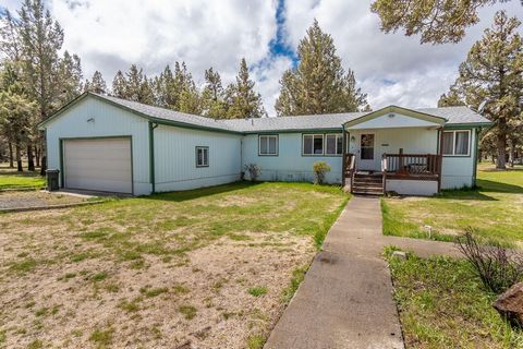 This is your chance to live the Central Oregon lifestyle! Wonderful location. The home rests on a lovely and scenic 6.39 acres and not far to downtown Bend. The home is rated a ''Super Good Cents'' high efficiency manufactured home. A great floorplan...