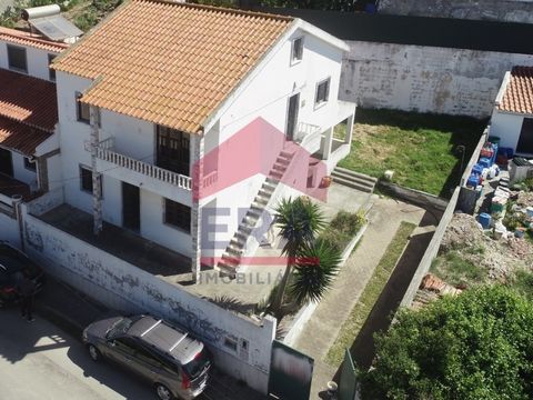Bi-Family House 4 minutes from White Sand Beach and with outdoor space. Ground floor comprising 2 bedrooms with terrace, 1 living room, 1 bathroom and a spacious kitchen. Garden with barbecue. On the first floor we find 2 bedrooms with a balcony, 1 l...