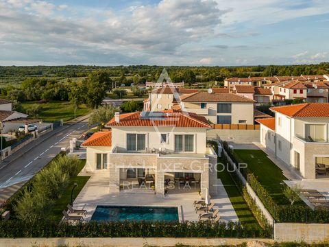 Exclusive at ALPHA LUXE GROUP - Poreč, Istria: Magnificent villa with breathtaking sea and city panorama In the serene setting of Vabriga near Poreč, Istria, a luxurious villa awaits new owners. Built-in 2022, this villa is a perfect fusion of locati...