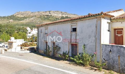 Property with approved project for 2 semi-detached houses T2 and T3 or property to be rehabilitated only, comprising ground floor and 1st floor with 220.00 m² of gross construction area, and total land area of 467.00 m2. Exempt from Use Permit, due t...