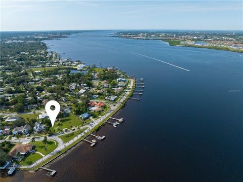 Welcome to your dream waterfront property! This cleared, buildable quarter-acre paradise boasts an unobstructed panoramic view of the stunning Manatee River. Imagine waking up every day to the breathtaking sight of the tranquil river, dotted with pal...