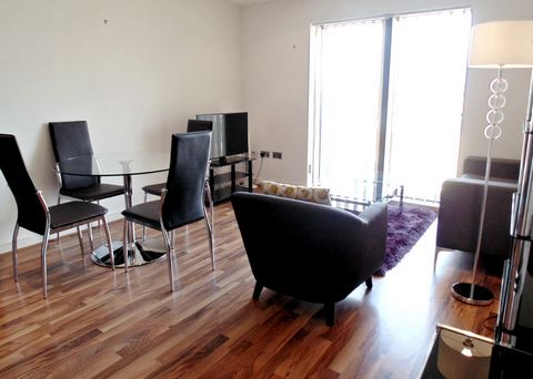 Close by the beautiful Regents Canal, in the dynamic area of King's Cross, this modern apartment features a balcony, a sober decoration and all modern equipment. The apartments are equipped with all the modern conveniences to make your stay truly com...
