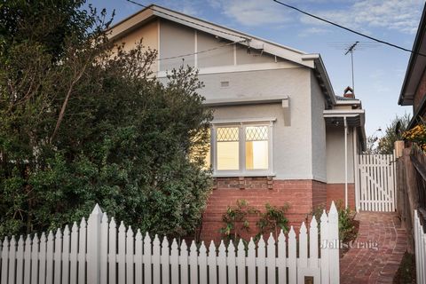 Tastefully reinvigorated and positioned within a sought-after Prahran neighbourhood, this exquisite period residence showcases a vibrant lifestyle retreat, rich in comfort and timeless character. Seamlessly weaving classic and period features to crea...