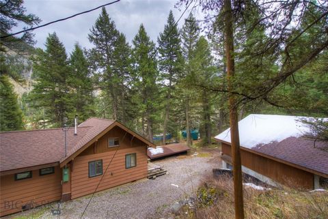 Nestled among the pines in the scenic Gallatin Canyon in Bozeman, Montana, are two well-appointed cabins and a fun bunk house that offer a perfect blend of rustic charm and modern amenities. These cabins provide a tranquil retreat in the heart of nat...