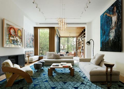 They say that life imitates art, and such is the case at 535 1st Street, a bespoke 5-story townhouse located on a prime landmarked block in Brooklyn's Park Slope. Commissioned by the award winning Leroy Street Studio and recently featured in Architec...