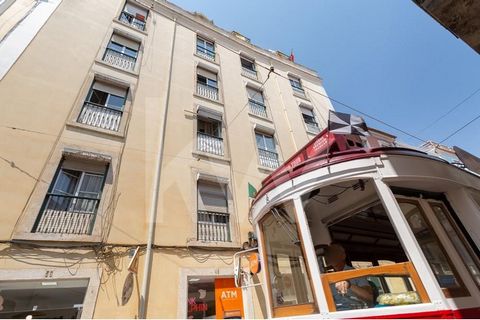 Whilling om de charme te ontdekken van wat een van de zeldzame gebouwen van Lissabon is, met een privétuin van 1108m2, in de charmante en trendy Rua dos Poiais de São Bento, plaats waar de traditie en geschiedenis van tram 28 samensmelt met de wederg...