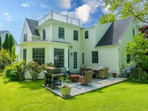 Introducing 19 Nimitz Place, a remarkable 5-bedroom, 3-bathroom residence located in the sought-after Havemeyer Park neighborhood of Old Greenwich, CT. Situated on an expansive .33-acre corner lot, this property offers a picturesque park-like setting...