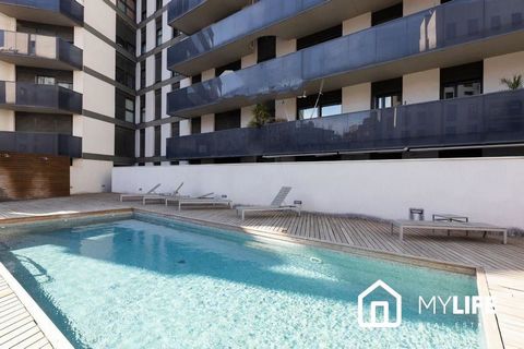MYLIFE REAL ESTATE presenteert dit fantastische appartement te koop in een wooncomplex met gemeenschappelijk zwembad in Diagonal Mar. Beschrijving van eigendom Exclusief appartement van 87 m2 bebouwd plus een terras van 16 m2, gelegen in een gebouw m...