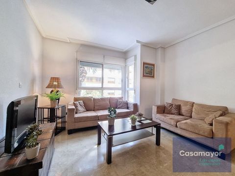 Great home for sale in the center of Alicante, large living room, equipped kitchen, two bedrooms, bathroom, toilet and storage room. Don't miss the opportunity to acquire this beautiful property in the heart of the city of Alicante! Located a few ste...
