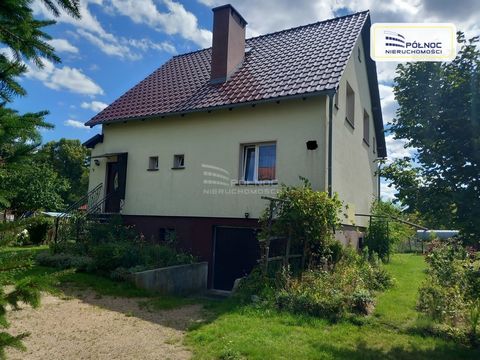 Północ Nieruchomości O/Bolesławiec offers for sale an attractive detached house located in Dąbrowa Bolesławiecka. OFFER DETAILS: - The Buyer has at his disposal a residential house located on a plot of 698 m2. - The house consists of 6 rooms, kitchen...