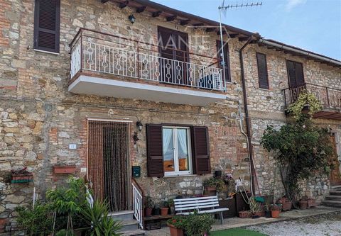 MAGIONE (PG), S. Arcangelo: Detached house of 140 sqm on two levels recently renovated, comprising: -Ground floor: entrance, living room, kitchen, double bedroom, storage room and bathroom with shower -First floor: three double bedrooms, one with wal...