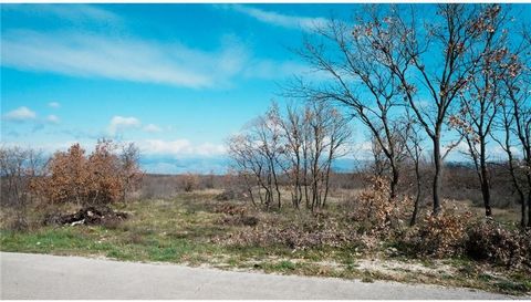Location: Zadarska županija, Poličnik, Poličnik. A building plot of 2361 m2 is for sale in Gornji Poličnik, near Zadar This spacious building plot near the city of Zadar has a regular shape and access directly from the main road, which makes it well ...
