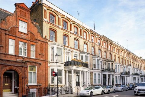Offering excellent scope for improvement, the flat has both wonderful natural light and ceiling heights. Cheniston Gardens is situated just South of Kensington High Street, with all the restaurants, shops and general facilities it has to offer, and w...