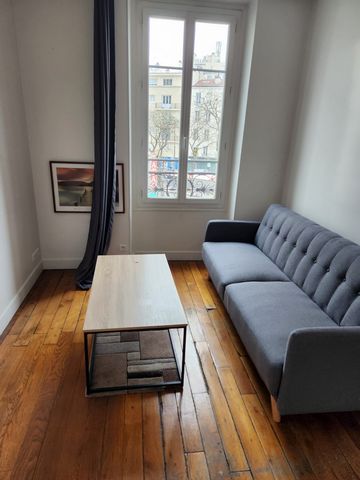 Charming Furnished Apartment in the Prestigious 16th Description of the Property: Located on the 2nd floor of a Haussmann building, this 25.6 m² apartment is perfect for one or two people. It consists of 2 well-appointed rooms: a bedroom with a doubl...