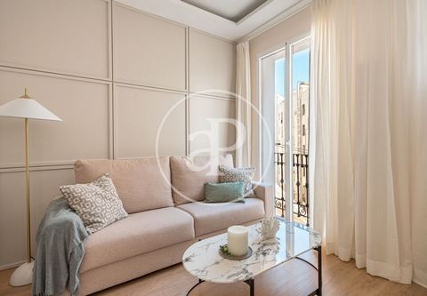 BRAND NEW REFURBISHED FLAT IN CASTELLANA In the quiet Calle Pinar, in the neighbourhood of Castellana, with a privileged location, you can now enjoy a cosy interior flat with two bedrooms and two bathrooms, completely refurbished, tastefully furnishe...
