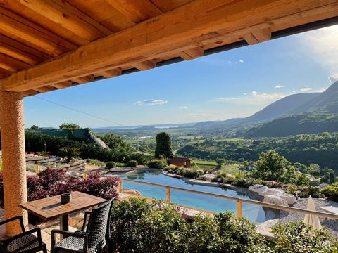 Open your eyes to the charm of Villa Limone, an oasis of peace and luxury located in one of Bardolino’s most renowned areas. This modern architectural jewel, currently under construction, promises to be an exclusive retreat for those who want a secon...