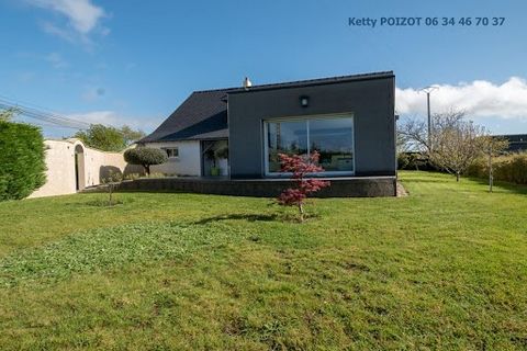 Maison Familiale à Vendre - Route de Saint Mars, Hameau La Renaudinière A seulement 5 minutes de Carquefou, venez découvrir cette grande maison familiale offrant un espace de vie très lumineux de 60m² avec cheminée insert, une cuisine double aménagée...