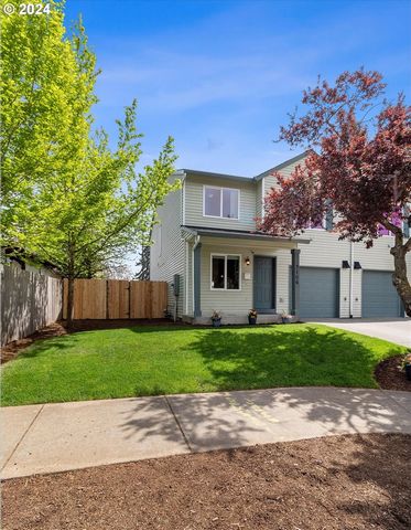Don't miss this fully remodeled 4 bed 21/2 bath gem in the heart of SE Portland in the Brentwood Darlington area! Just 2 miles from the popular Woodstock area and 3 1/2 miles from Clackamas Town Center, the proximity to spectacular dining, popular re...