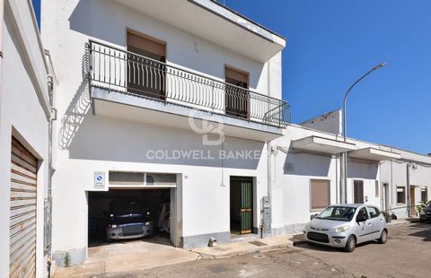 MONTERONI DI LECCE - LECCE - SALENTO W Monteroni di Lecce, kilka minut od centrum, oferujemy do sprzedaży mieszkanie o powierzchni około 120 metrów kwadratowych, wraz z garażem, dużym schowkiem i powierzchnią słoneczną, położone na pierwszym piętrze ...