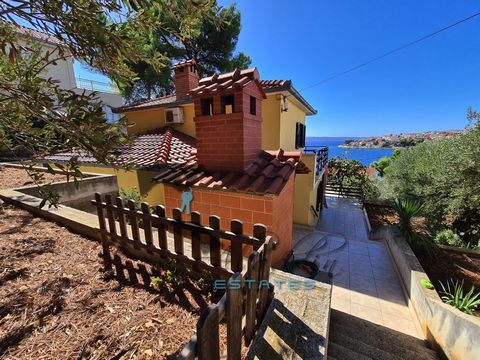 Luxurious two-story family house in Okrug Gornji on the island of Čiovo, in a super attractive location in the second row to the sea. It is located on the south side of the island featuring an unsurpassed view of the sea from all floors. It contains ...