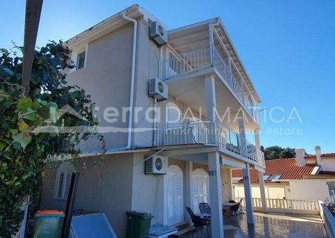 Primosten, apartment house by the sea is located in one of the most attractive locations in this area. It is located below the highway. It consists of ground floor, first floor and attic. There are 3 one-bedroom apartments on each floor. Each apartme...