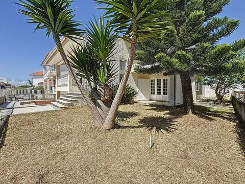 Fall in Love with the Charm and Elegance of This 3-Bedroom Villa Located in Picturesque Nazaré With stunning sea views and unique architectural details, this property is a true retreat of luxury and comfort. Upon entering the villa, you will be welco...