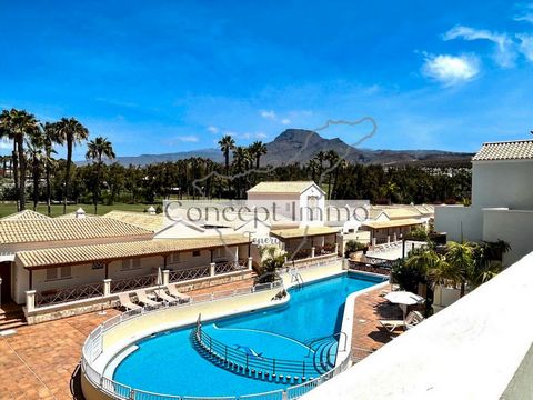 Modern duplex, completely renovated and tastefully furnished: house with covered terrace, 2 balconies and garage in Los Cristianos, right on the golf course! This modern and spacious house is located in Los Cristianos, in a very quiet area, but every...