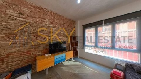 Welcome to a Unique Opportunity with Sky Real Estate At Sky Real Estate, we are delighted to introduce you to a real estate gem in the vibrant neighbourhood of Portazgo, Vallecas. This bright 63m2 house, exterior and completely renovated, is ready to...