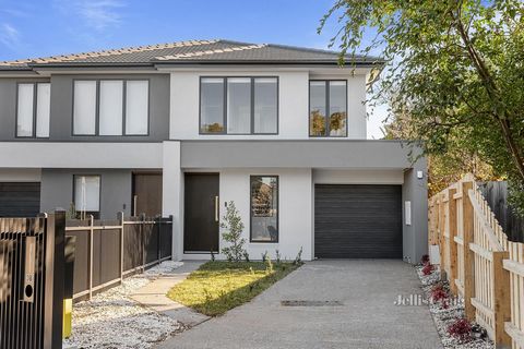 A rarity where two streets meet in cul de sac form, this stylish new four bedroom plus study three bathroom town residence impresses with its superb use of space and stunning northern aspect. Quality built using wide Oak boards, high ceilings and mod...