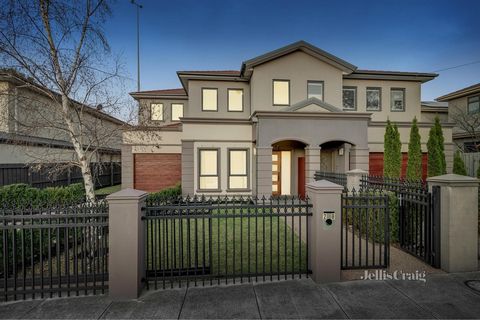 A benchmark residence within the sought after suburb of Bentleigh, this master crafted five bedroom, three bathroom residence embodies contemporary luxury and timeless sophistication. This stunning home presents a rare opportunity to experience eleva...
