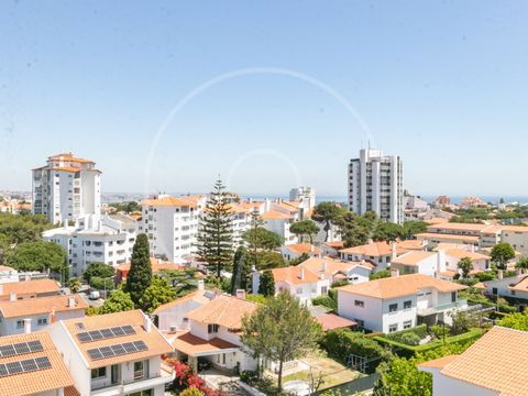 This well maintained penthouse apartment, located in the Bairro do Rosário has all amenities close by and provides total privacy with lovely views of the sea, the Sintra mountains and Cascais. The apartment features on the entrance level: - entrance ...