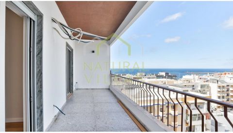 Modern and bright, 100 meters from the beaches of Quarteira, with balcony access and proximity to restaurants, supermarkets, and Vilamoura Marina. Fantastic 1 bedroom flat fully refurbished in a modern style, located in Quarteira, offering an excelle...