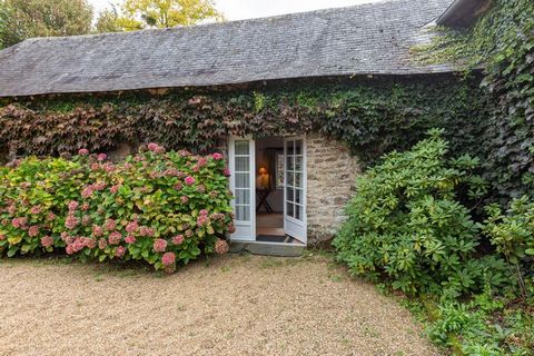 Questa incantevole casa vacanze affonda le sue origini nel XVI secolo. È caratterizzato da un ambiente naturale e da un bellissimo giardino ornato da una magnifica aiuola tra il 15 aprile e il 15 giugno. La proprietà è adatta a una coppia o a una pic...