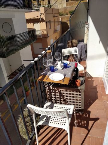 1 minute walk to the beach. Living room with terrace, 2 rooms (1 big + 1 small), full equiped kitchen, bathroom.