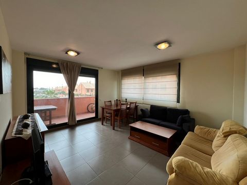 Apartment in the town of Comarruga, very close to the beach. It is located in a beautiful residential complex with a swimming pool where you can enjoy the hot days with family and friends. It has 3 double bedrooms, one of them en suite, another bathr...