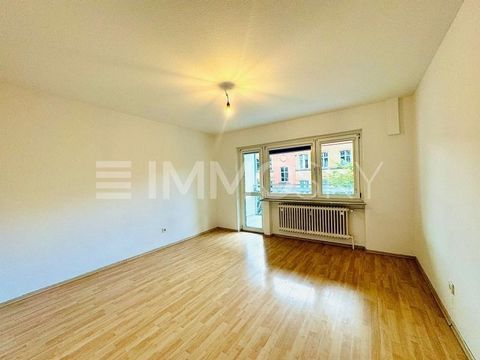 The extremely charming and very bright 3-room apartment is located on the 2nd floor of an apartment building built in 1969. This has a living space of approx. 76 m². The spacious hallway leads to the bright and friendly bedrooms, one of which has acc...