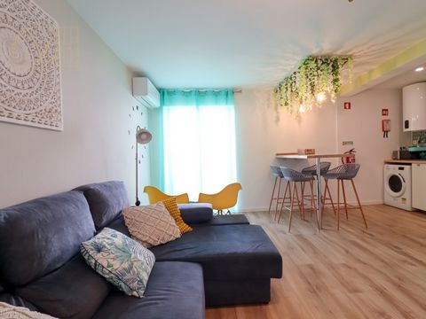 Deal Homes présente, Une opportunité fantastique d'acquérir un bel appartement qui vous offre le confort moderne, avec le charme du centre historique de l'une des villes les plus emblématiques de l'Algarve. Situé au premier étage d'un immeuble de 5 é...