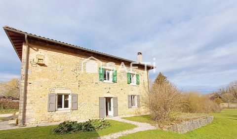 Magnifique propriété de 250 m2 habitable sur terrain arboré de 11038 m2