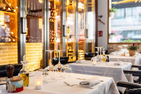 ¡Oportunidad única para inversores y emprendedores del sector gastronómico! Se traspasa un exclusivo restaurante de cocina francesa situado en una de las mejores y más codiciadas zonas de Valencia, con una ubicación privilegiada que garantiza un fluj...