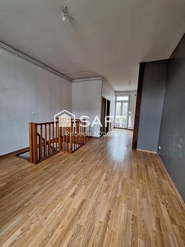 Ce duplex si situe dans le quartier Saint Georges à proximité de commerces, de commodités et de transports en commun. En entrant, un espace de vie traversant baigné de lumière s'ouvre sur une cuisine communiquant avec un balcon. Vous trouverez aussi ...